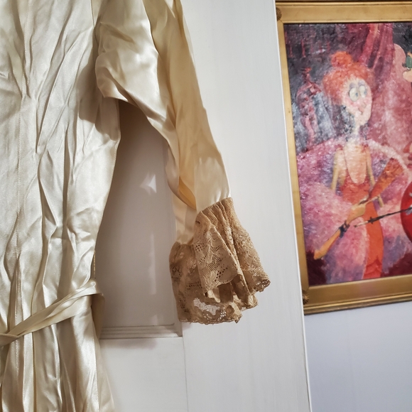 Elegant Cream Women's Coat - Picture 11 of 12